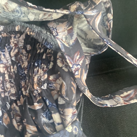 Beautiful floral midi dress  from Everve worn once - Picture 4 of 6